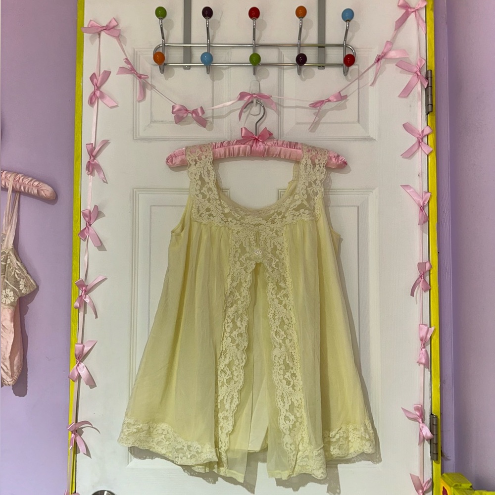 Sabrina Carpenter style | Flower yellow babydoll top